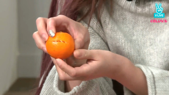 러블리즈 지애가 3년째 놀림 당하고 있는 전설의 귤던까 사건.jpg | 인스티즈