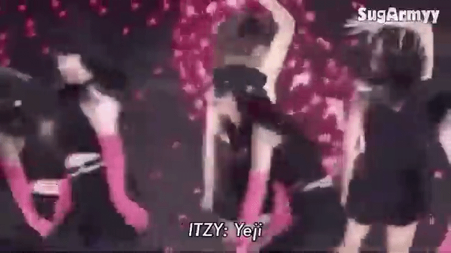 대체 무슨 생각으로 제작했는지 모르겠는 SBS가요대전 바닥 상태.gif | 인스티즈