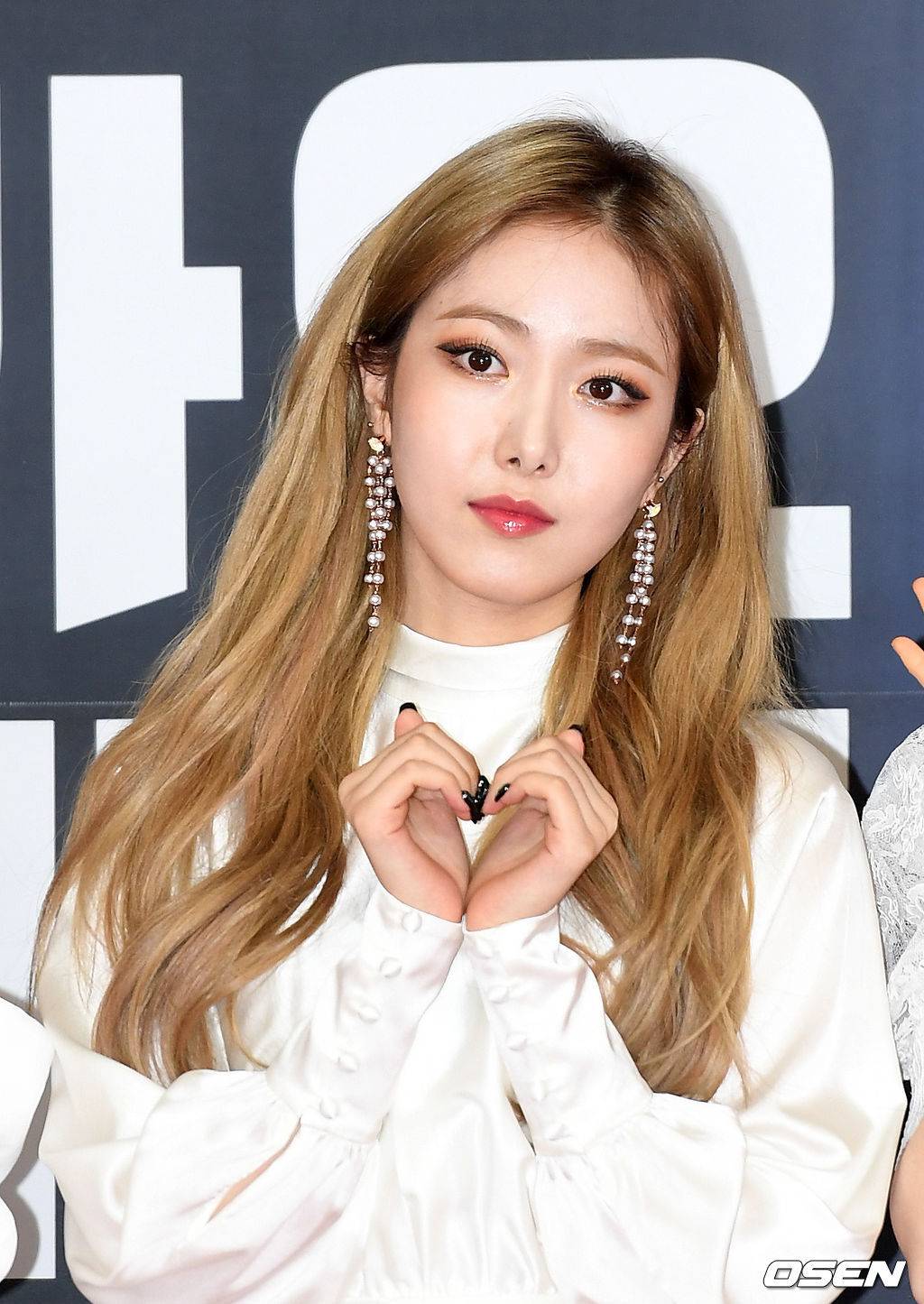 여자친구 sbs 가요대전 레드카펫.jpg | 인스티즈