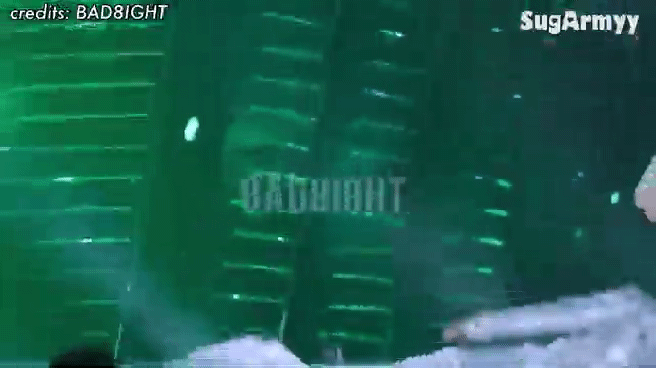 대체 무슨 생각으로 제작했는지 모르겠는 SBS가요대전 바닥 상태.gif | 인스티즈