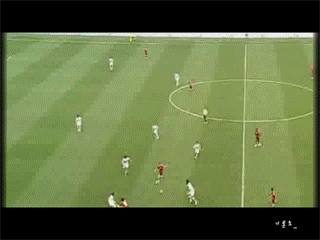 밀집수비를 무력화시키는 데얀-하대성 콤비 플레이.gif | 인스티즈