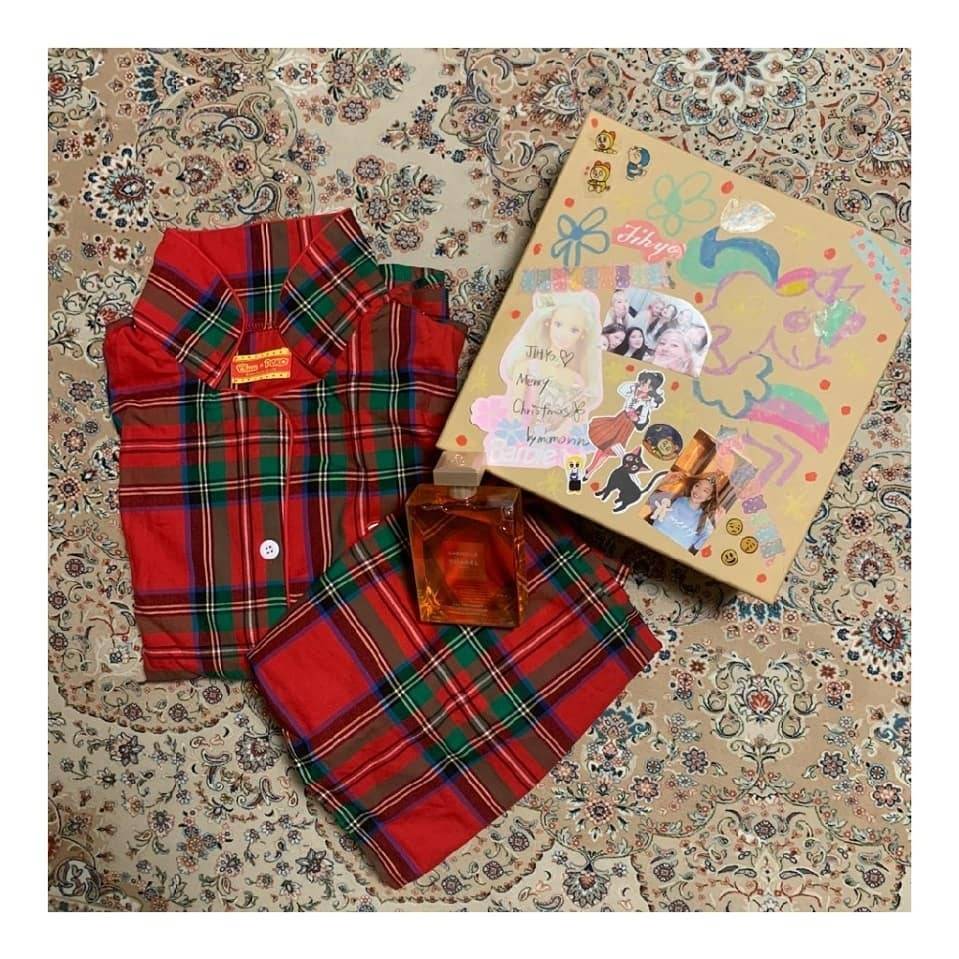 트와이스 지효 인스타그램 with 크리스마스 선물, 사나 | 인스티즈