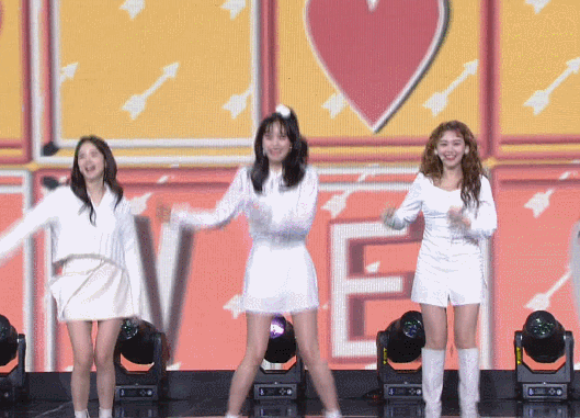 SBS 연예대상에서 첫 무대를 가진 폭망짱.GIF | 인스티즈