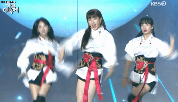 팀 우주소녀 2019 시즌 연말 무대.jpgif | 인스티즈