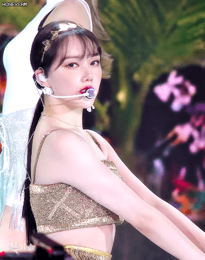 밥먹고 보니까 은근히 미인인거 같은 여자친구 예린이.gif | 인스티즈