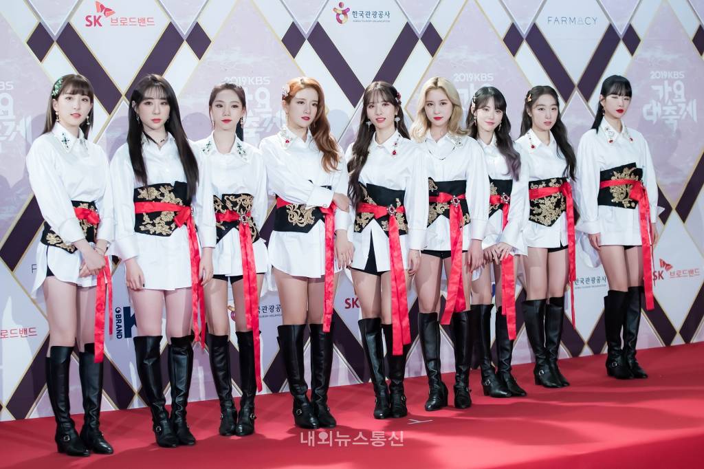 팀 우주소녀 2019 시즌 연말 무대.jpgif | 인스티즈