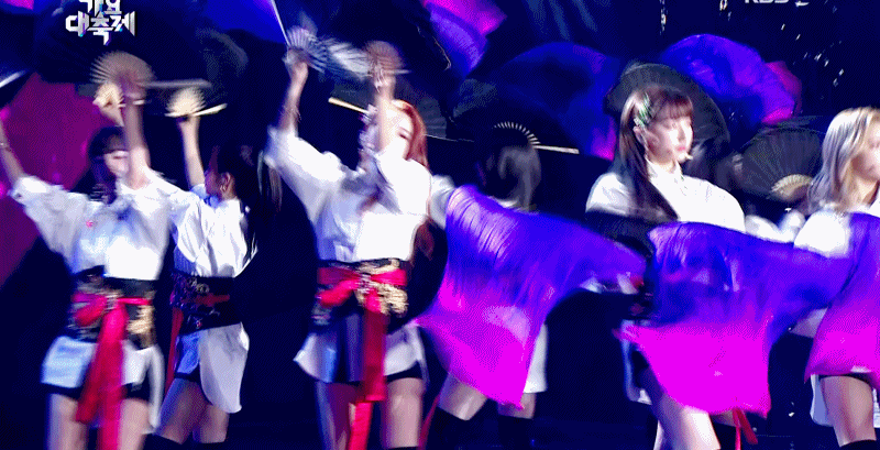 팀 우주소녀 2019 시즌 연말 무대.jpgif | 인스티즈