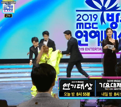 연예대상 수상 공약 실천하는 박나래 | 인스티즈