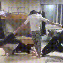 행위예술 수준인 소년들 ㄷㄷ.gif (아이돌아님) | 인스티즈