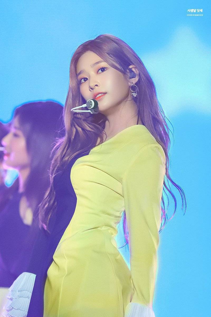 해변가에서 미모를 뽐내는 김민주 | 인스티즈