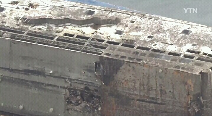 반잠수식 선박 위의 세월호 모습 | 인스티즈