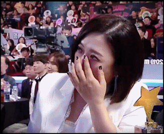 박나래 대상 수상소감 지켜보는 동료들 GIF | 인스티즈