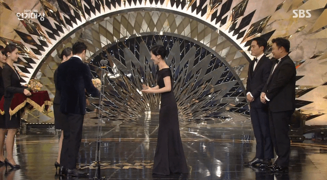  SBS 연기대상에서 잘 신설했다고 여겨지는 수상 부문.jpgif | 인스티즈