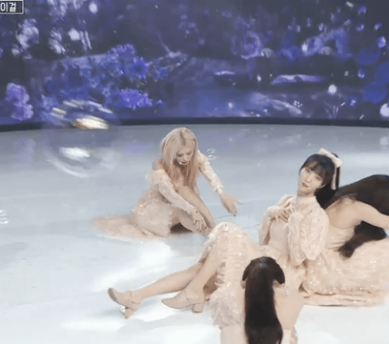 가요대제전 오마이걸 비니.gif | 인스티즈