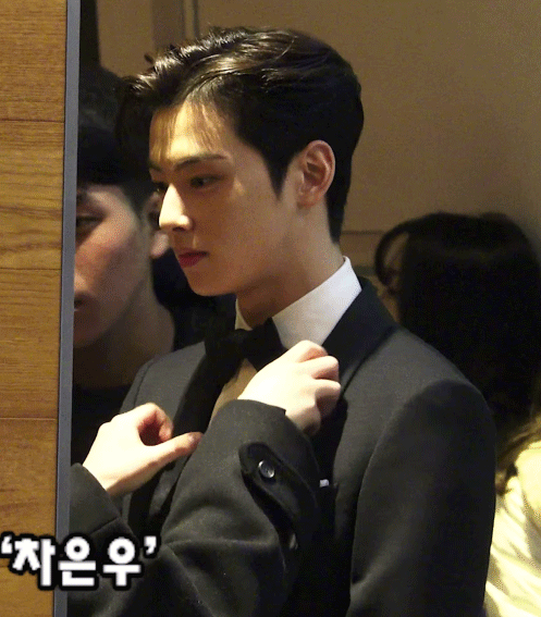 현실 차은우랑 아이컨택 하는 느낌.gif | 인스티즈