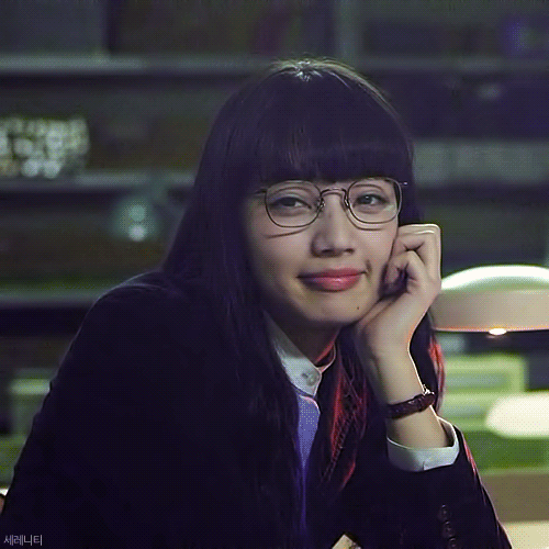 동그란 안경이 잘 어울리는 코마츠 나나 | 인스티즈