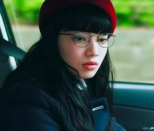 동그란 안경이 잘 어울리는 코마츠 나나 | 인스티즈