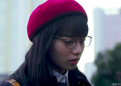 동그란 안경이 잘 어울리는 코마츠 나나 | 인스티즈