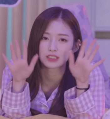 오마이걸 유아, 아린 눕방.gif | 인스티즈