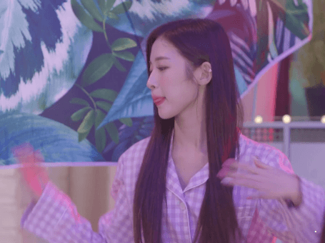 오마이걸 유아, 아린 눕방.gif | 인스티즈