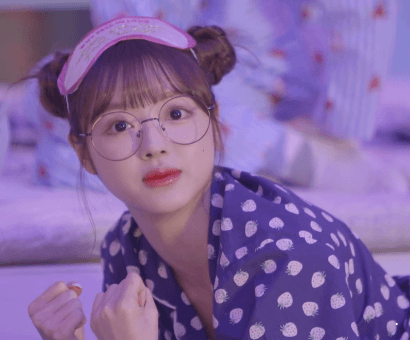 오마이걸 유아, 아린 눕방.gif | 인스티즈