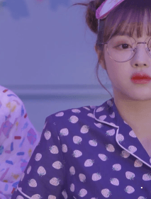 오마이걸 유아, 아린 눕방.gif | 인스티즈