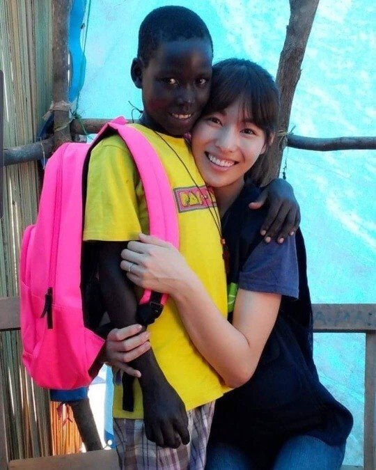 아프리카에 있는 딸에게서 옷을 선물 받은 김정화 | 인스티즈