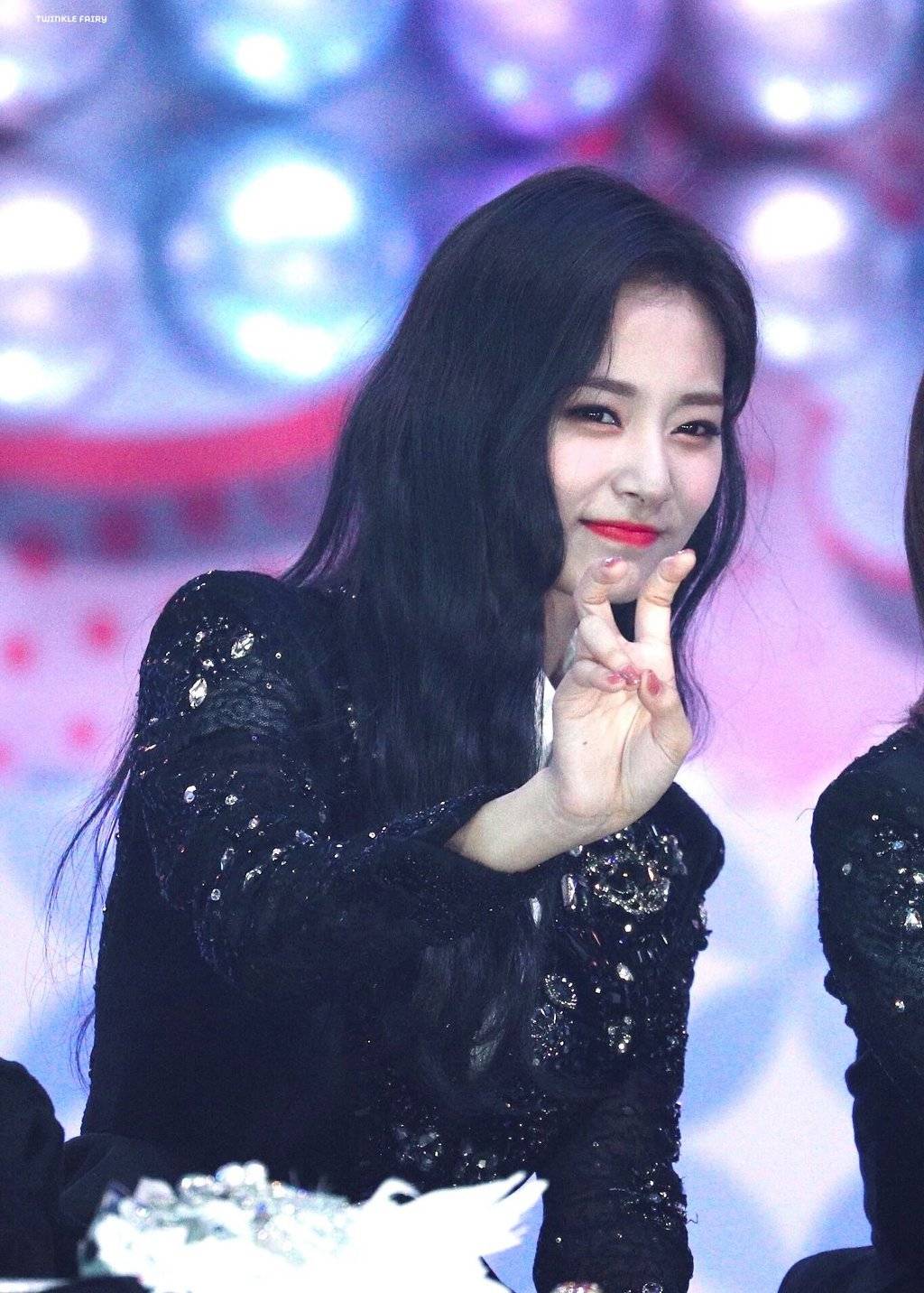 감탄만 나오는 최근 쯔위의 미모.jpgif | 인스티즈