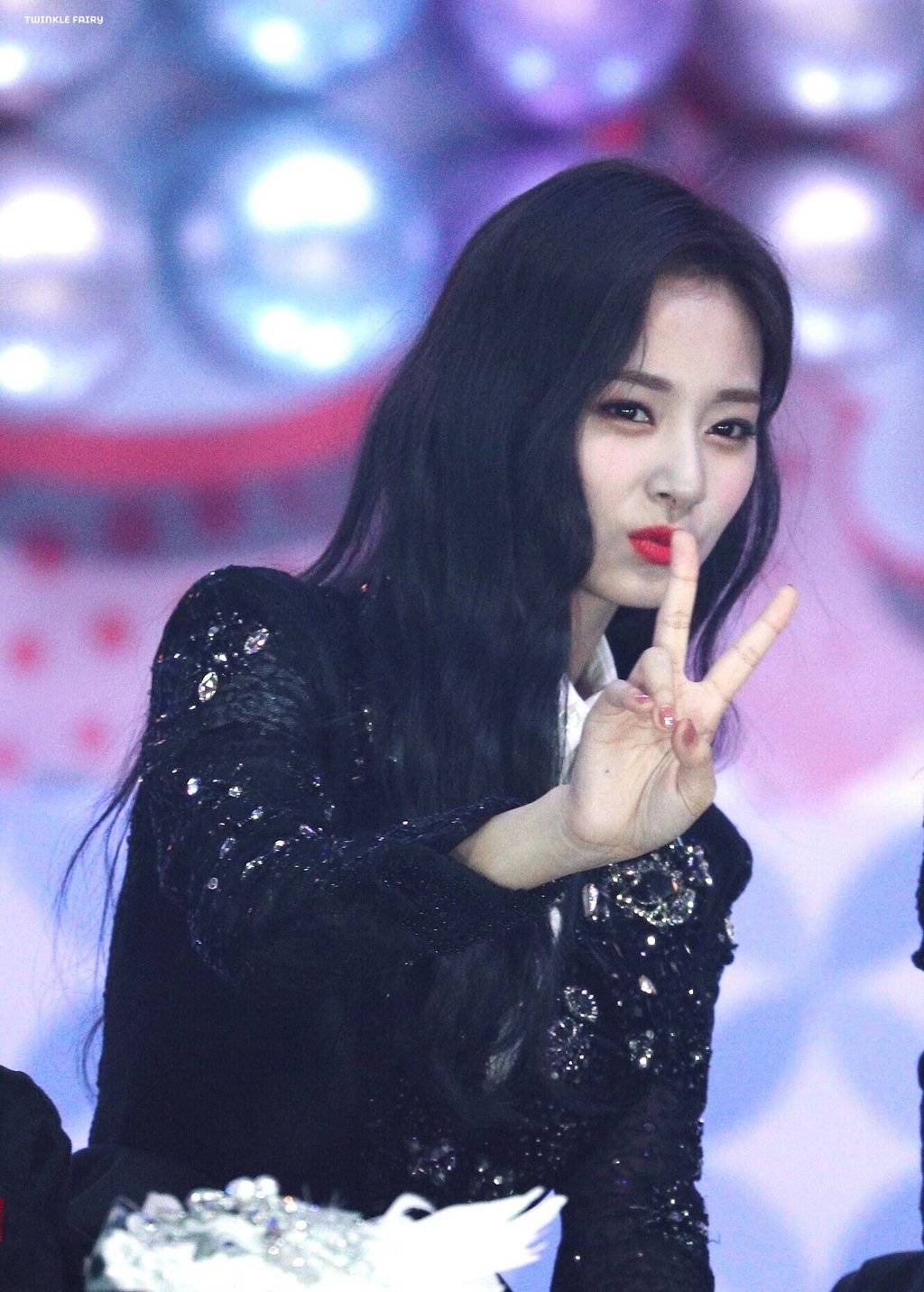 감탄만 나오는 최근 쯔위의 미모.jpgif | 인스티즈