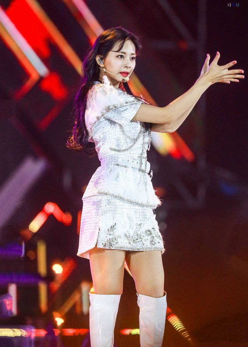 감탄만 나오는 최근 쯔위의 미모.jpgif | 인스티즈