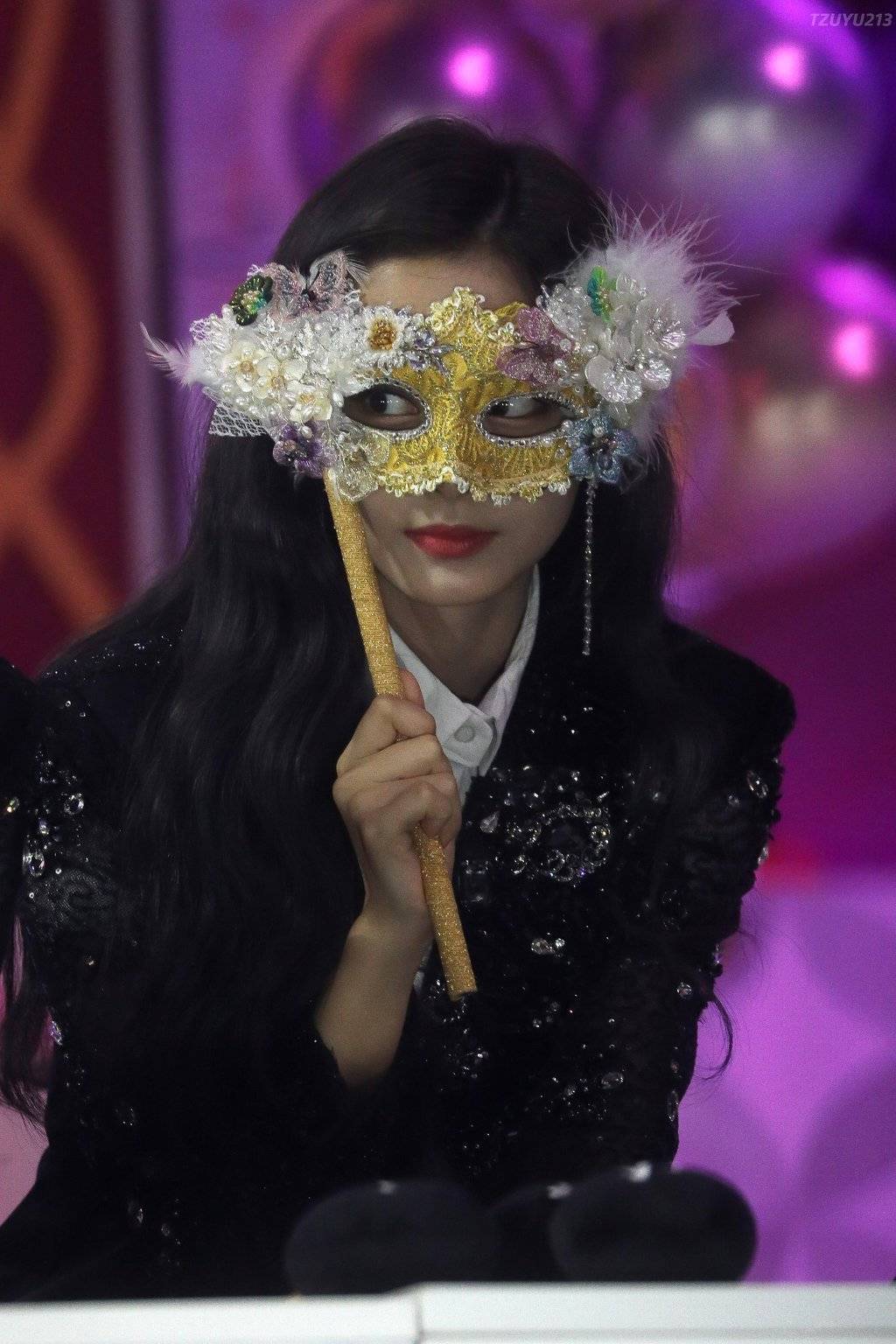 감탄만 나오는 최근 쯔위의 미모.jpgif | 인스티즈