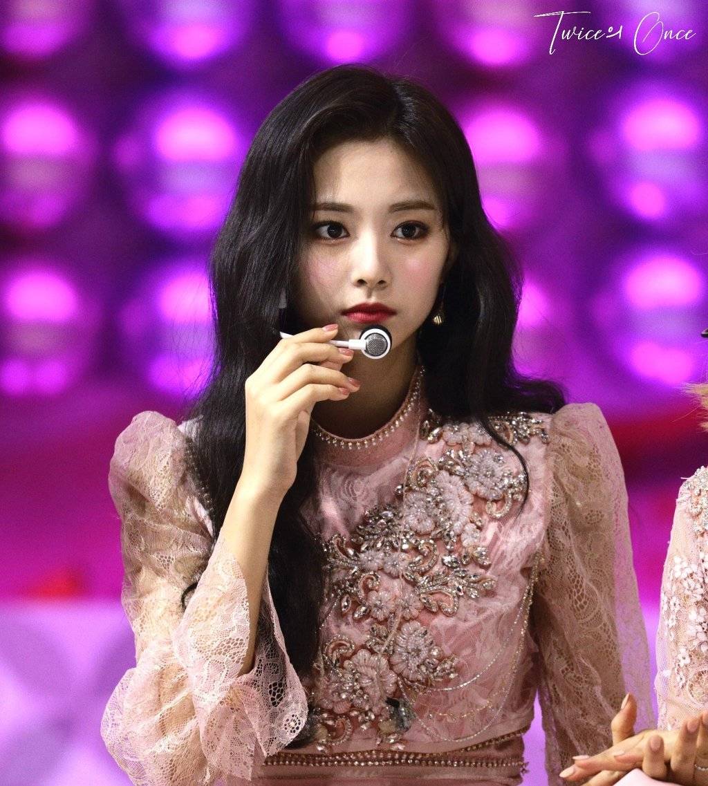 감탄만 나오는 최근 쯔위의 미모.jpgif | 인스티즈