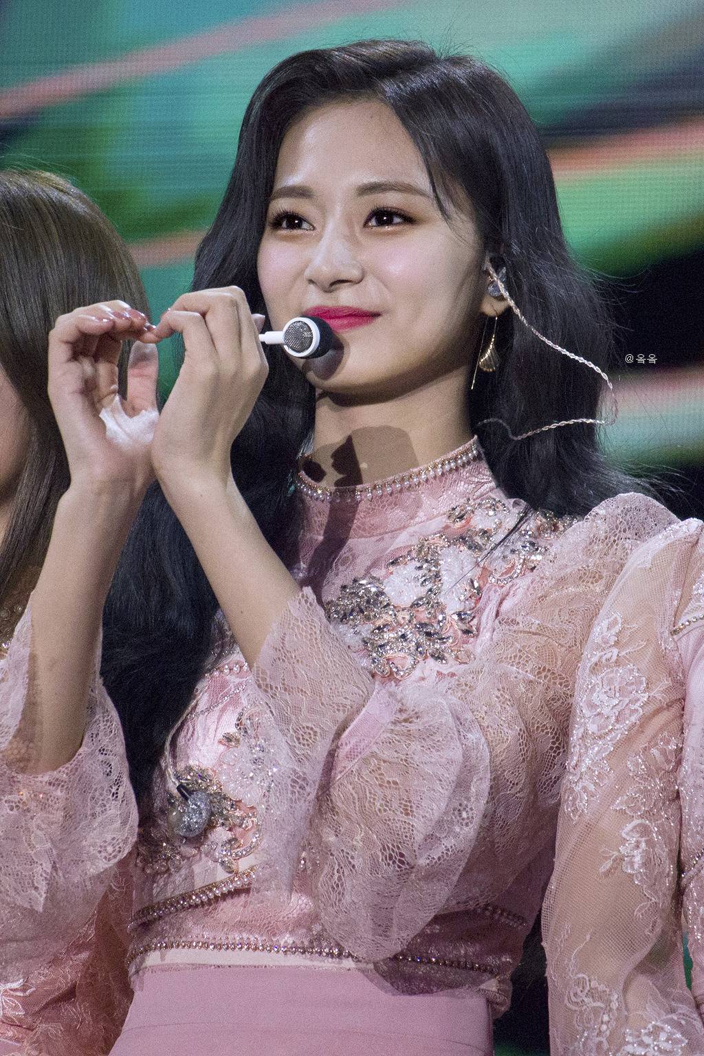 감탄만 나오는 최근 쯔위의 미모.jpgif | 인스티즈