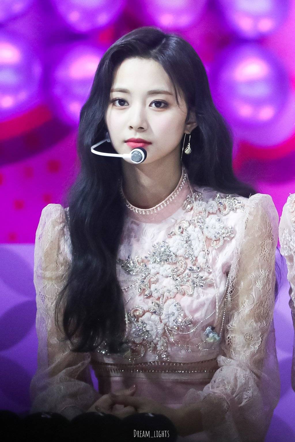 감탄만 나오는 최근 쯔위의 미모.jpgif | 인스티즈