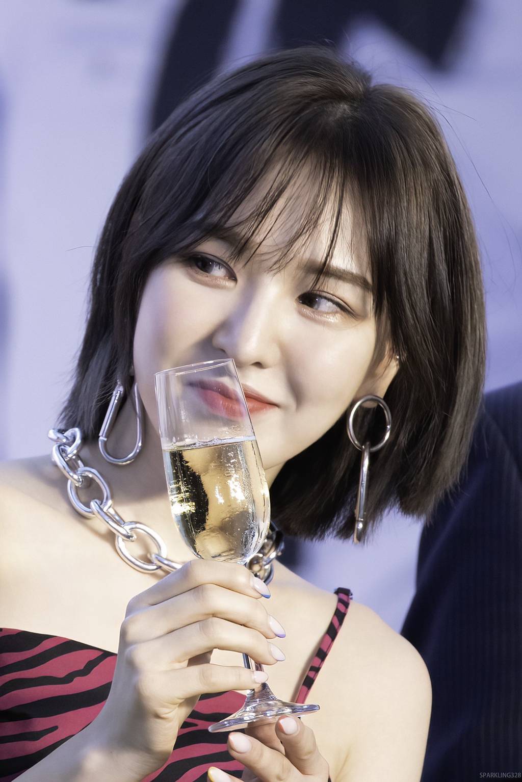 2019년 1월에 갑자기 머리 자르고 나타난 레드벨벳 웬디.jpg | 인스티즈