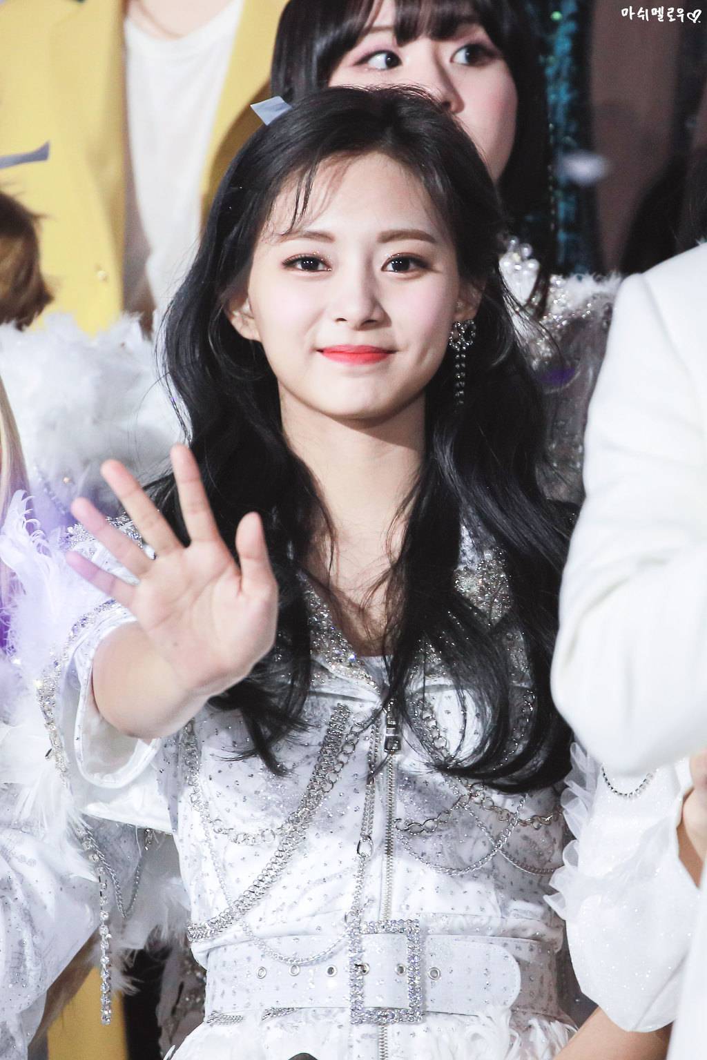 감탄만 나오는 최근 쯔위의 미모.jpgif | 인스티즈