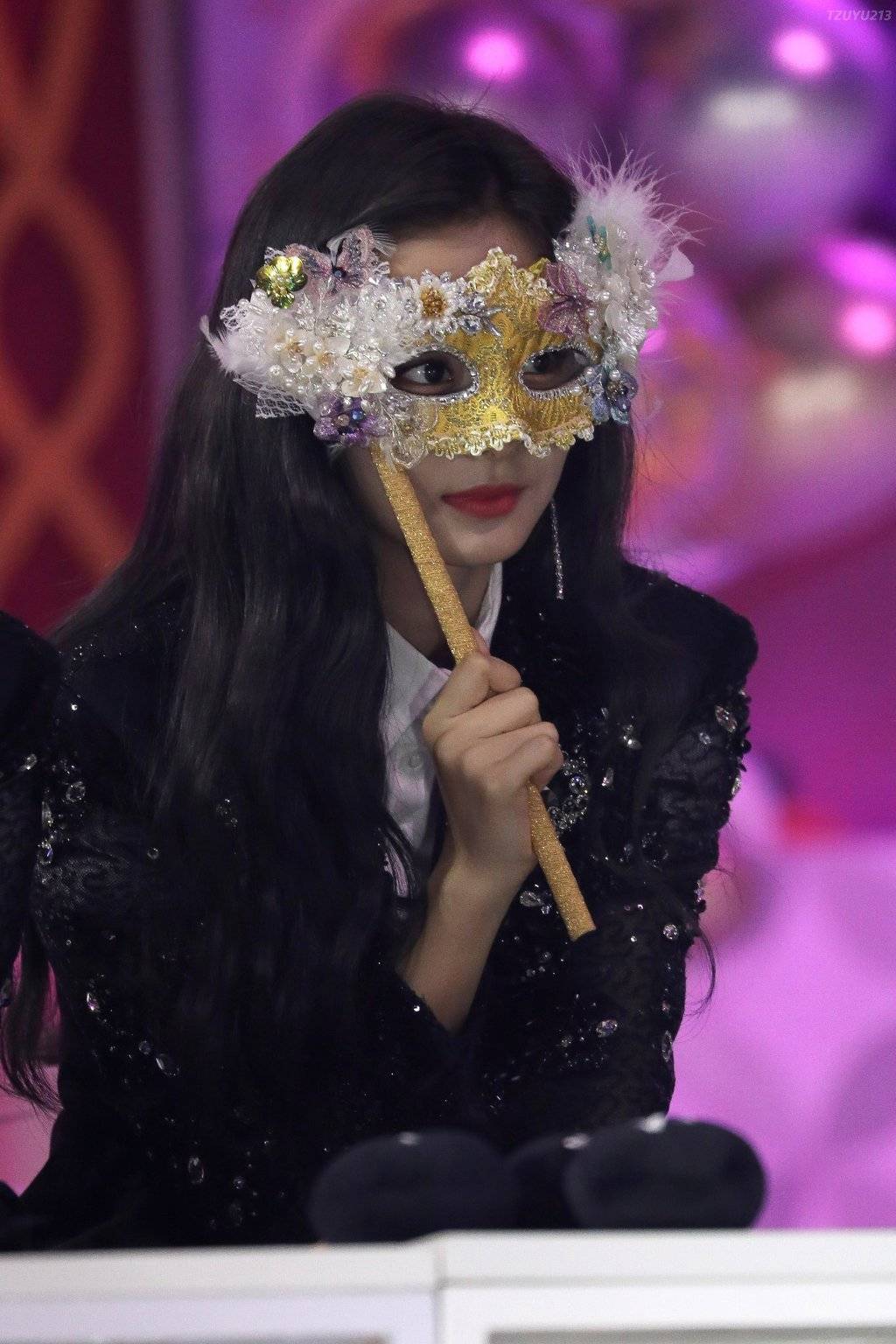 감탄만 나오는 최근 쯔위의 미모.jpgif | 인스티즈