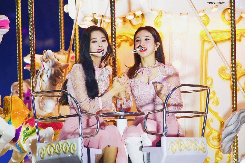 감탄만 나오는 최근 쯔위의 미모.jpgif | 인스티즈