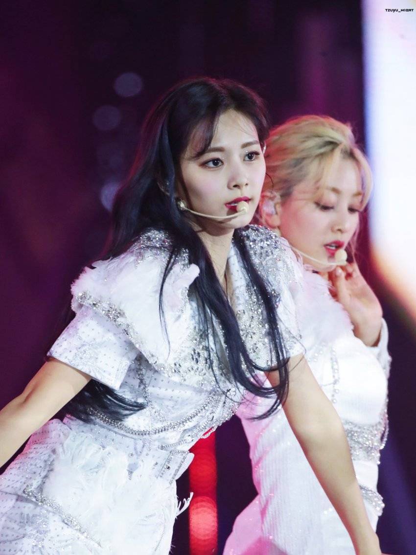 감탄만 나오는 최근 쯔위의 미모.jpgif | 인스티즈