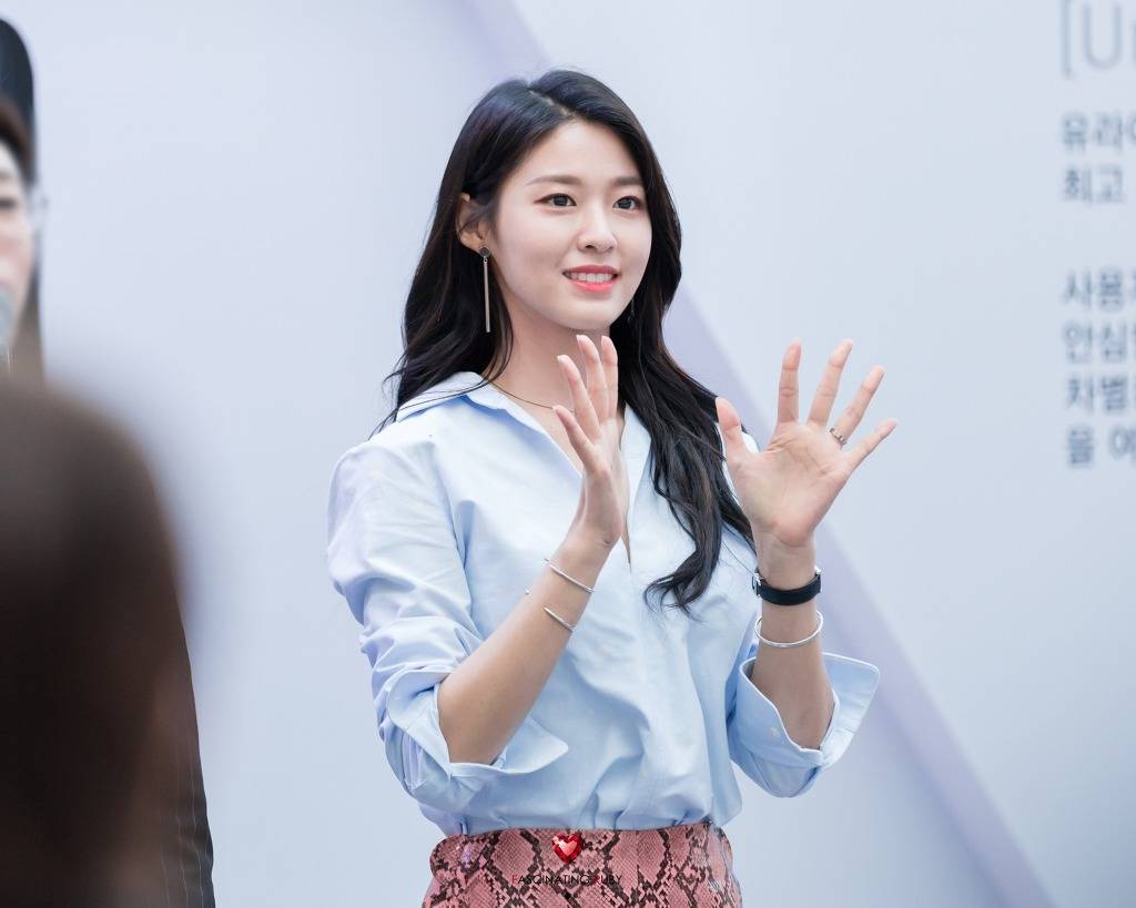 오늘 생일을 맞은 설현이.jpgif | 인스티즈