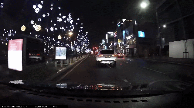 운전 중 실수를 인정하고 사과하는 중년신사.gif | 인스티즈