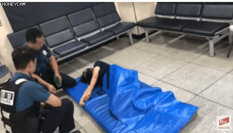 경찰의 만취여성 대응방법gif | 인스티즈