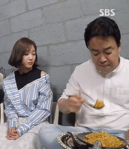 침 삼키는 조보아 | 인스티즈