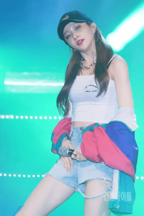 모자쓴 무대 위 하니.gif | 인스티즈