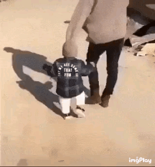 아기한테 모자 씌워준 엄마 .gif | 인스티즈