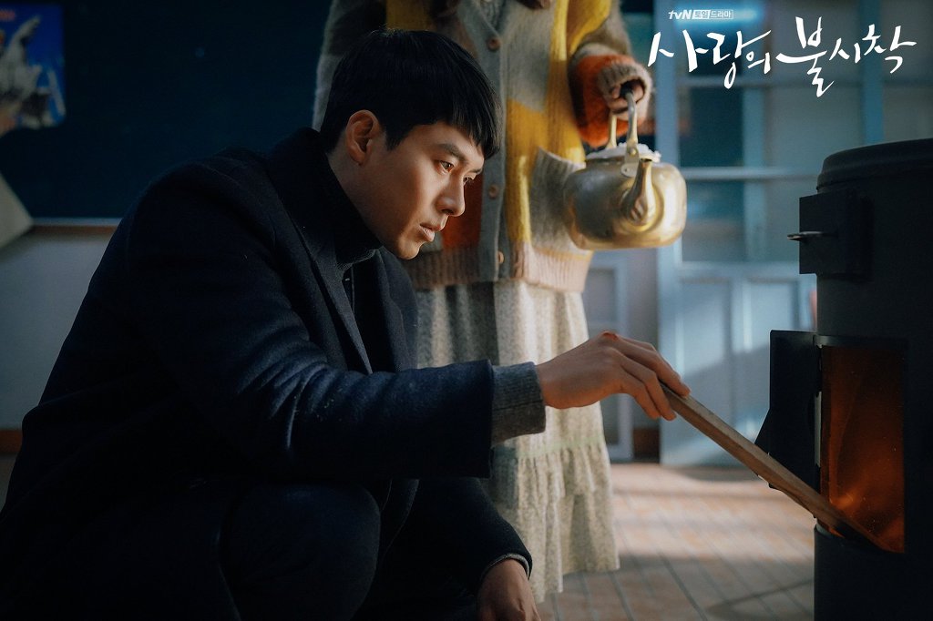 tvN 사랑의 불시착 현빈 리정혁 스틸.jpg | 인스티즈