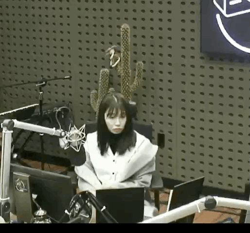 미스트 뿌리는 에이핑크 정은지.gif | 인스티즈