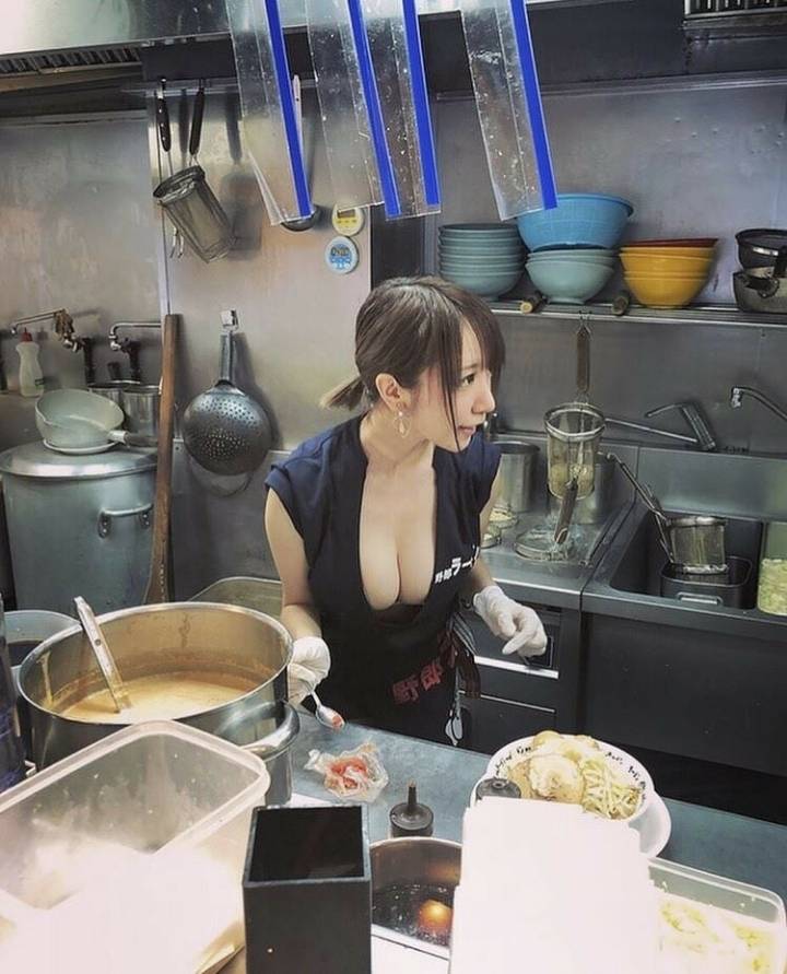 가슴 큰 일본여자 종업원이 일하는 라멘집 가게.jpg | 인스티즈