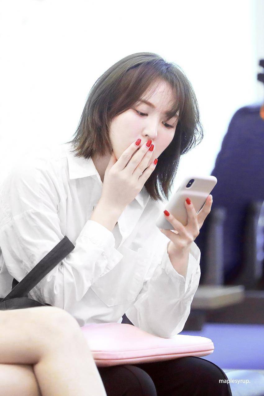 2019년 1월에 갑자기 머리 자르고 나타난 레드벨벳 웬디.jpg | 인스티즈