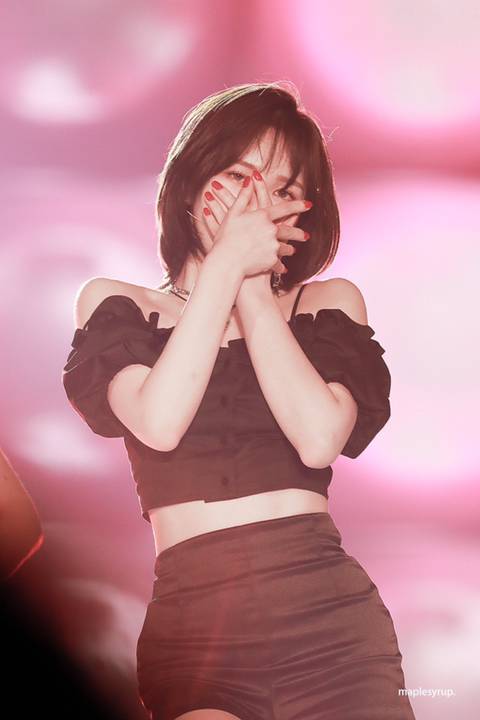 2019년 1월에 갑자기 머리 자르고 나타난 레드벨벳 웬디.jpg | 인스티즈